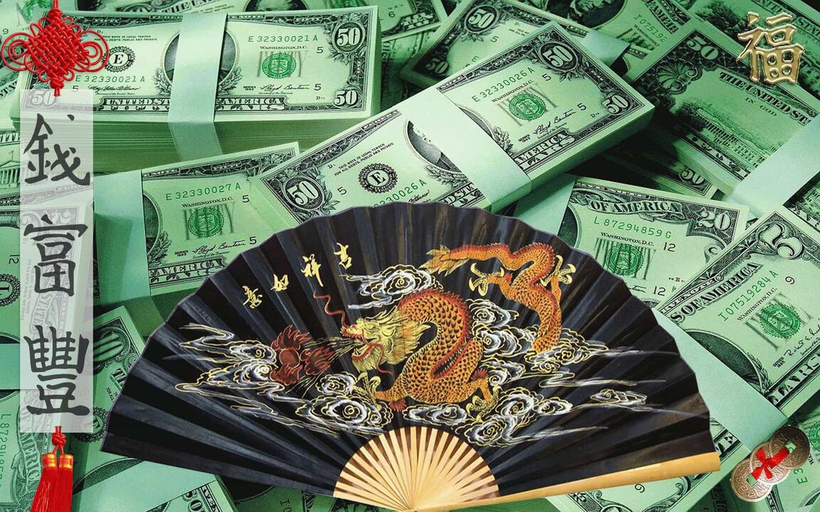 Čínsky fanúšik ako amulet na prilákanie peňazí